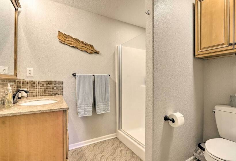 Dock & Jet Ski Slip: Lakeside Sunrise Beach Home!