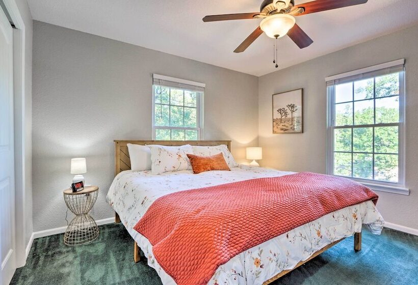 Dock & Jet Ski Slip: Lakeside Sunrise Beach Home!