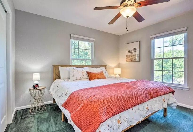 Dock & Jet Ski Slip: Lakeside Sunrise Beach Home!