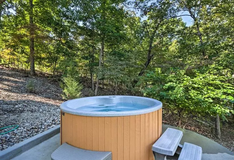 Dock & Jet Ski Slip: Lakeside Sunrise Beach Home!