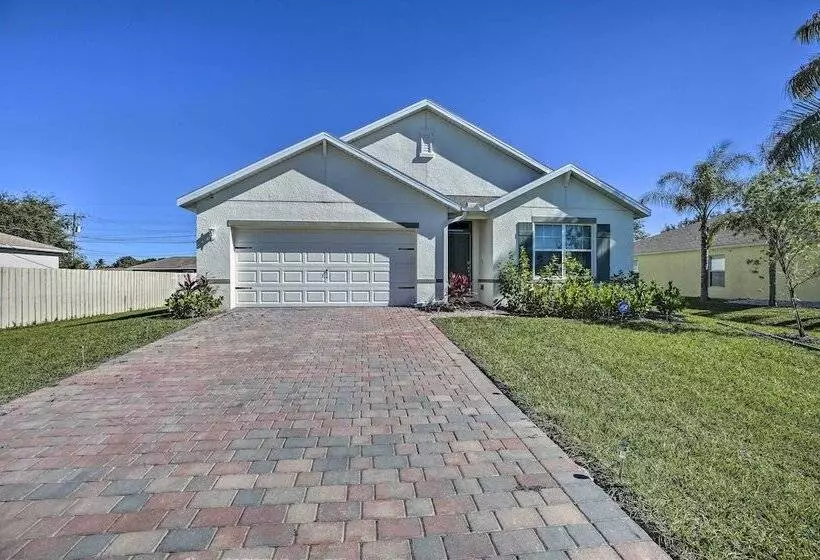 3 Mi To Beach: Cape Coral Home W/ Heated Pool