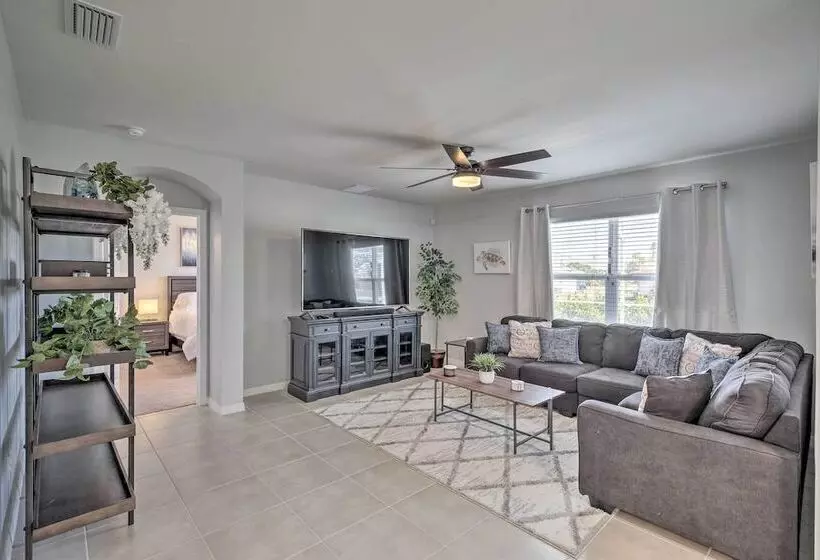 3 Mi To Beach: Cape Coral Home W/ Heated Pool