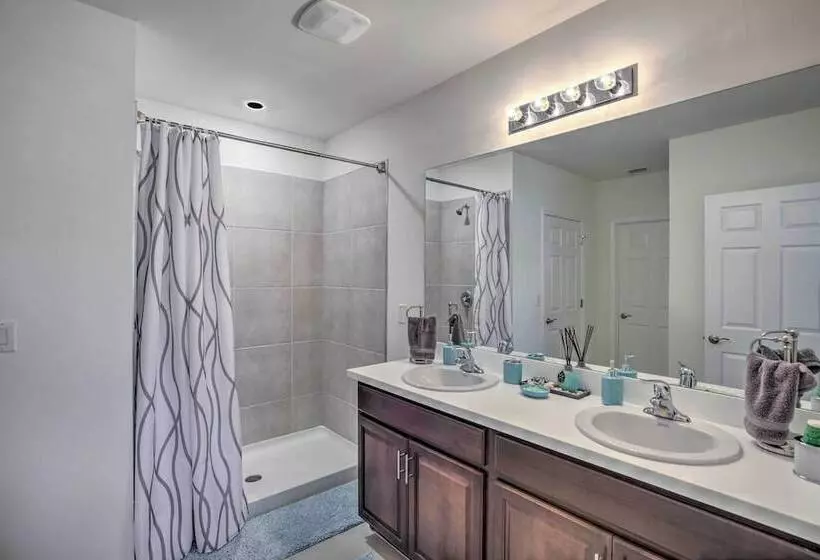 3 Mi To Beach: Cape Coral Home W/ Heated Pool