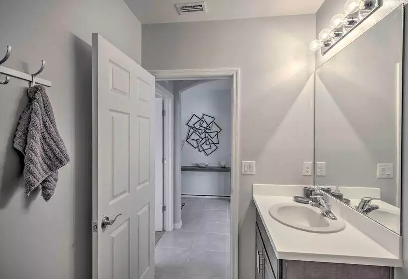 3 Mi To Beach: Cape Coral Home W/ Heated Pool