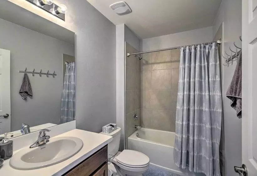3 Mi To Beach: Cape Coral Home W/ Heated Pool