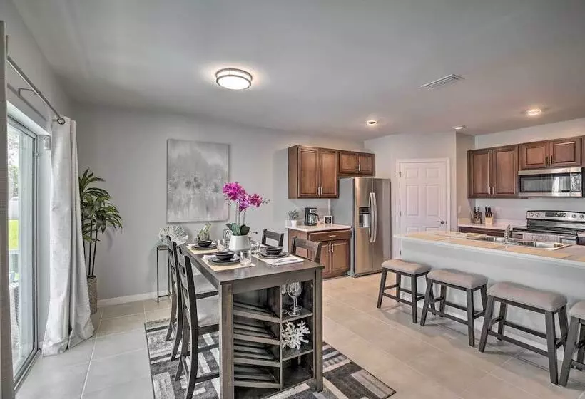 3 Mi To Beach: Cape Coral Home W/ Heated Pool