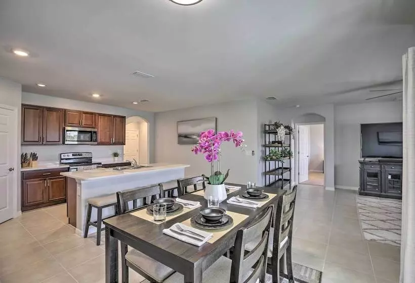 3 Mi To Beach: Cape Coral Home W/ Heated Pool