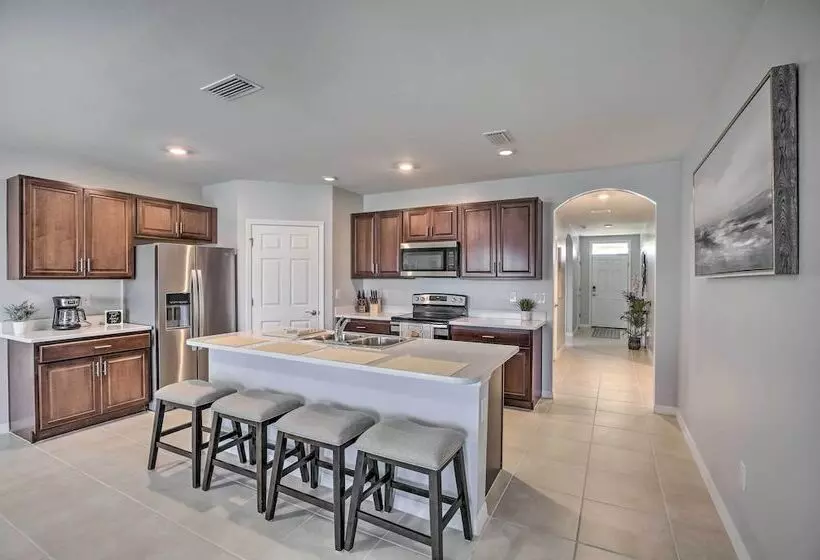 3 Mi To Beach: Cape Coral Home W/ Heated Pool