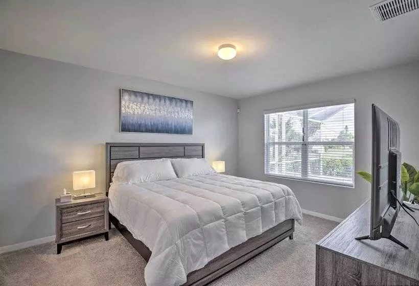3 Mi To Beach: Cape Coral Home W/ Heated Pool