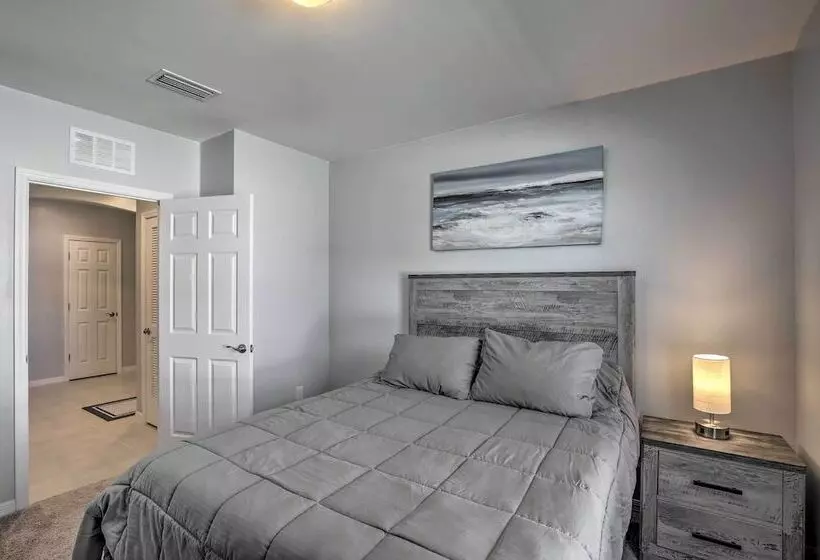 3 Mi To Beach: Cape Coral Home W/ Heated Pool