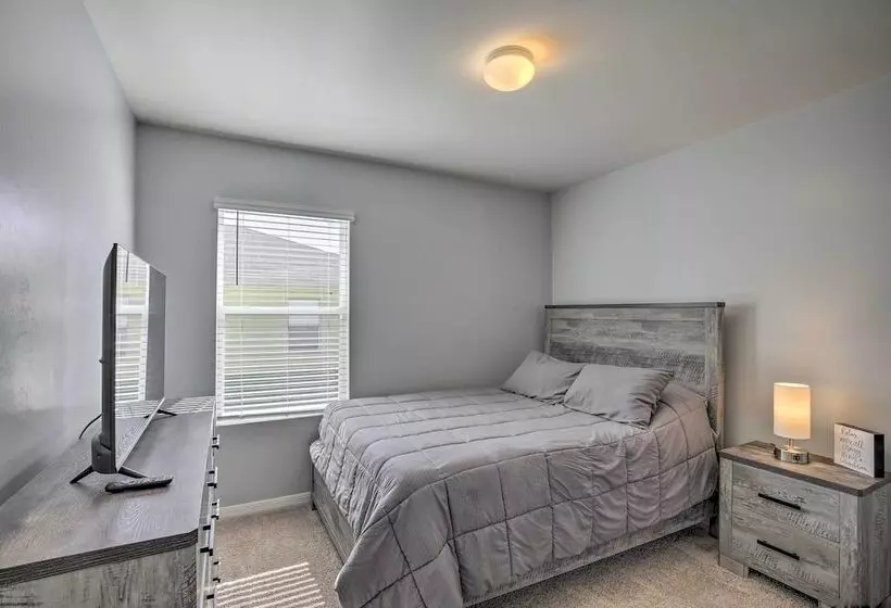 3 Mi To Beach: Cape Coral Home W/ Heated Pool