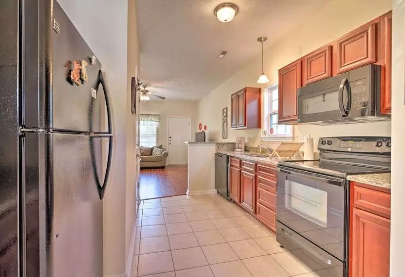Myrtle Beach Cottage W/ Pool, Walk To Ocean!