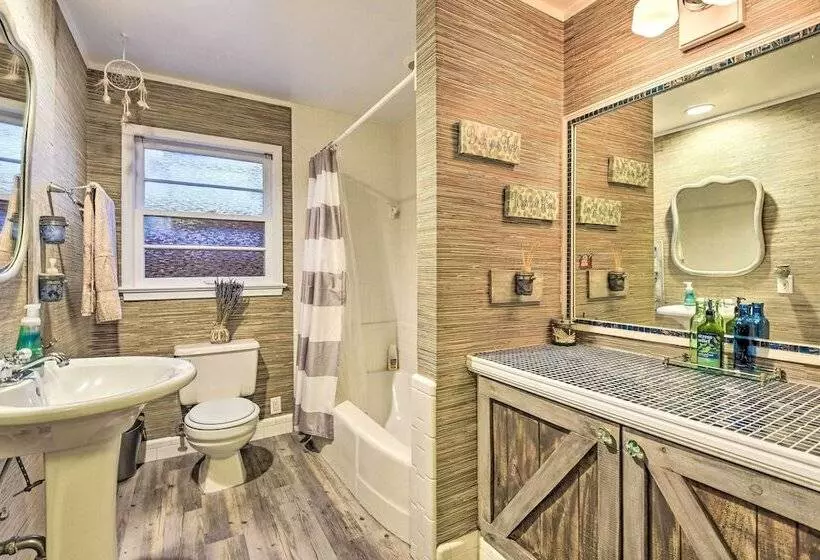 Oasis W/ 2 Stand Alone Casitas & Outdoor Bath