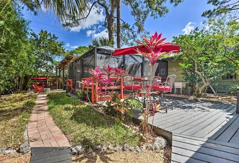 Oasis W/ 2 Stand Alone Casitas & Outdoor Bath