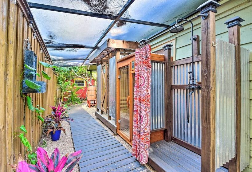 Oasis W/ 2 Stand Alone Casitas & Outdoor Bath