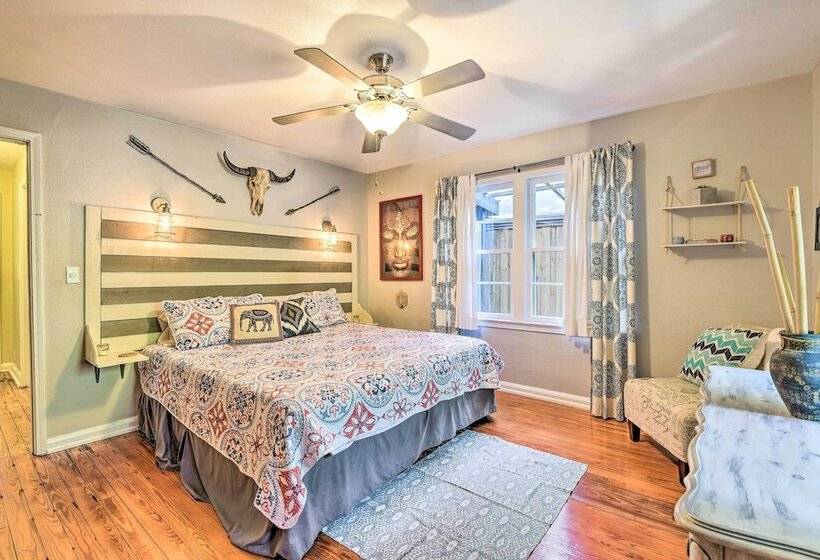 Oasis W/ 2 Stand Alone Casitas & Outdoor Bath