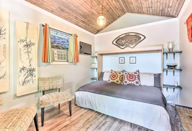 Oasis W/ 2 Stand Alone Casitas & Outdoor Bath