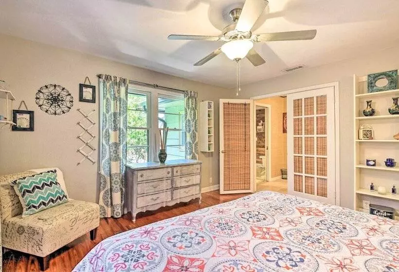 Oasis W/ 2 Stand Alone Casitas & Outdoor Bath