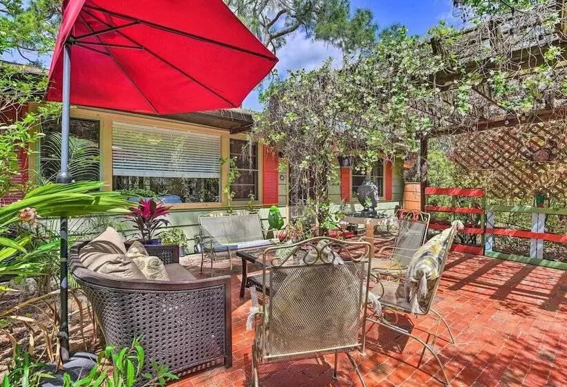 Oasis W/ 2 Stand Alone Casitas & Outdoor Bath