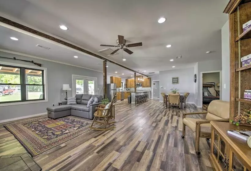 Peaceful Guest Home W/ Patio On 152 Acre Farm