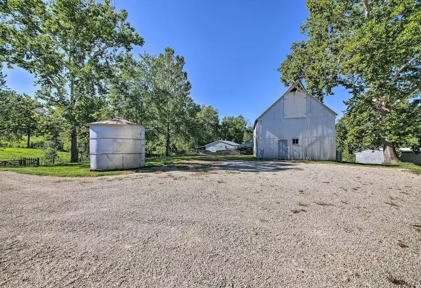Peaceful Guest Home W/ Patio On 152 Acre Farm