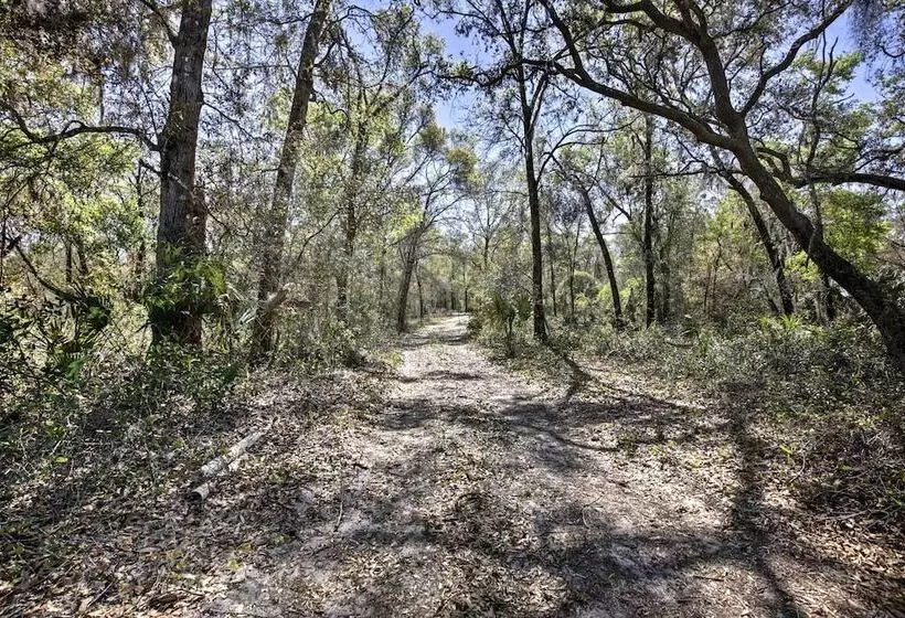 Peaceful Pomona Park Home: 1 Mi To Lake Broward!
