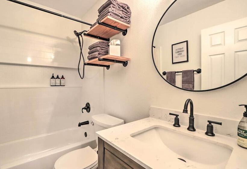 Cottage W/ Grill & Fire Pit In Osage Beach!