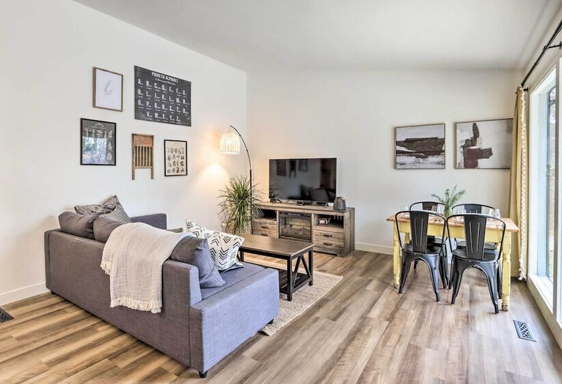 Cottage W/ Grill & Fire Pit In Osage Beach!