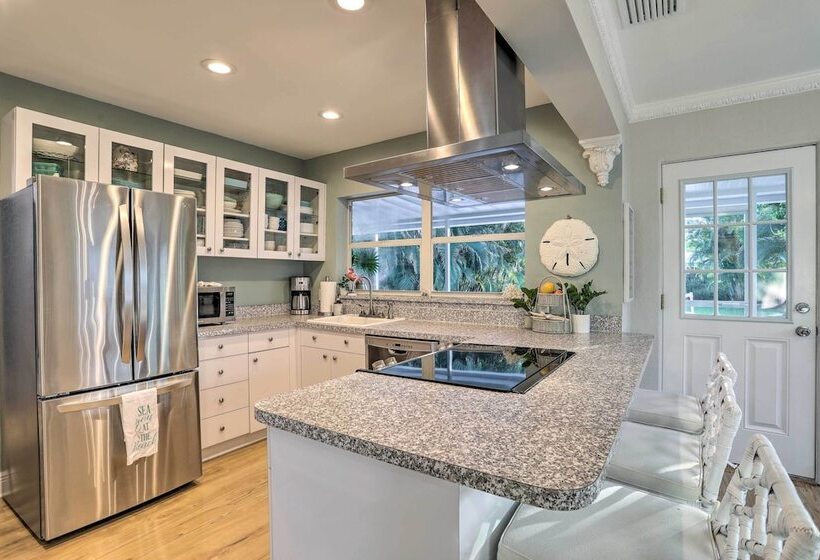 Reddington Beach Oasis W/ Pool, Walk To Ocean!