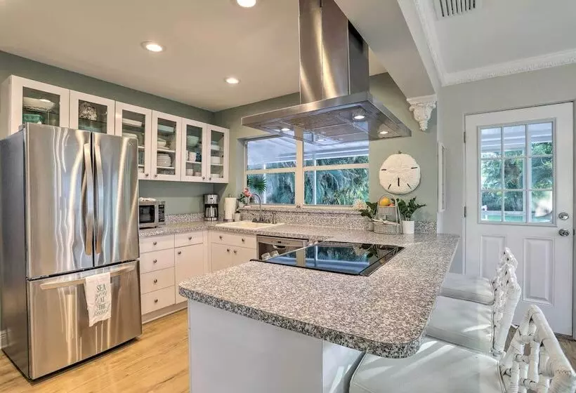 Reddington Beach Oasis W/ Pool, Walk To Ocean!