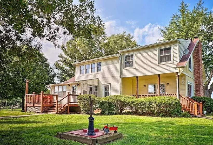 Remodeled Historic Farmhouse ~20 Mi To Kc!