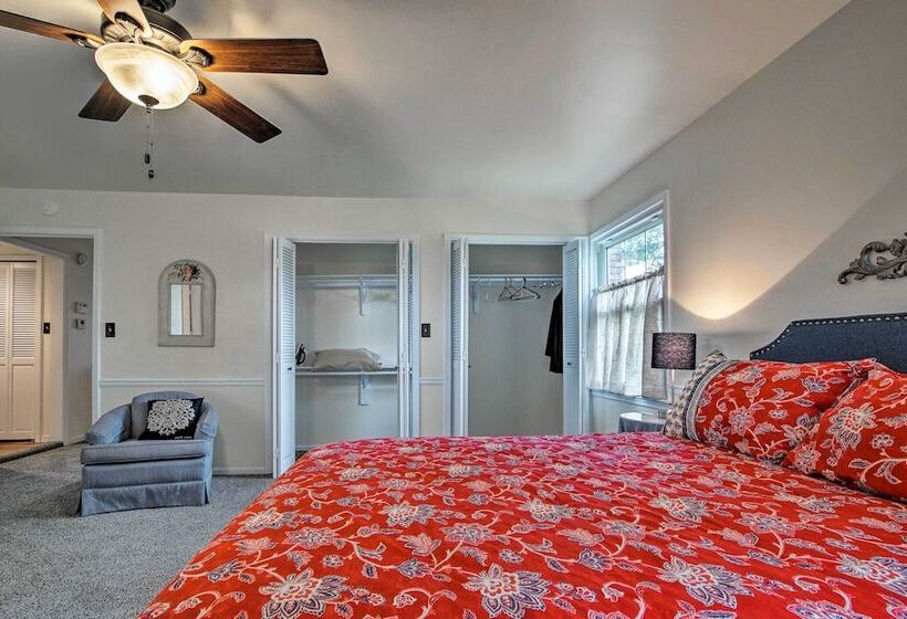 Remodeled Historic Farmhouse ~20 Mi To Kc!