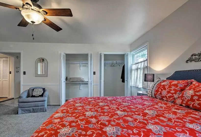 Remodeled Historic Farmhouse ~20 Mi To Kc!