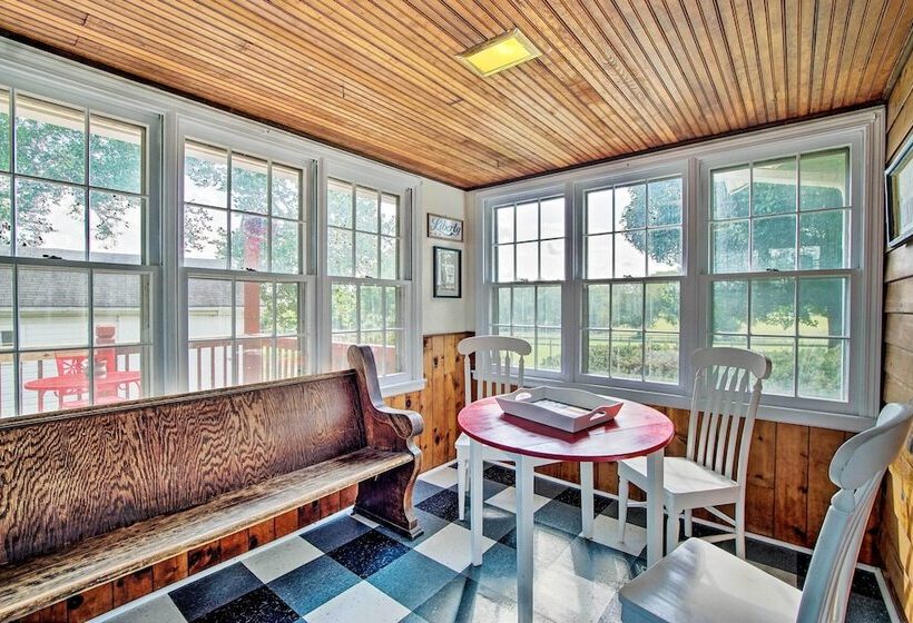 Remodeled Historic Farmhouse ~20 Mi To Kc!