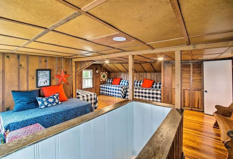 Remodeled Historic Farmhouse ~20 Mi To Kc!