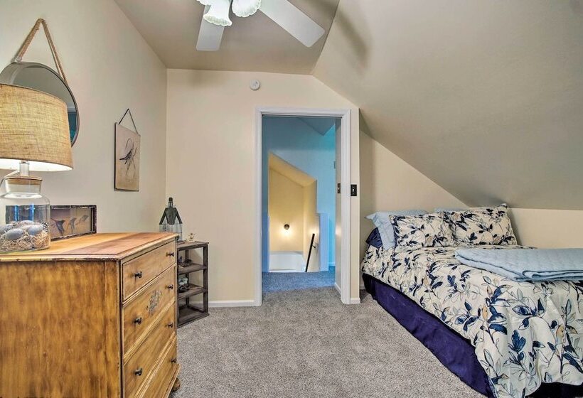 Remodeled Historic Farmhouse ~20 Mi To Kc!