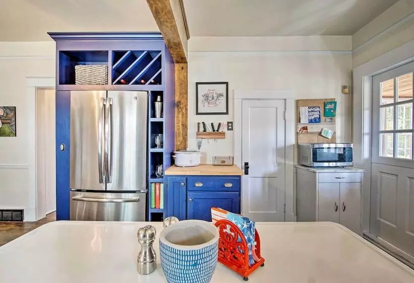 Remodeled Historic Farmhouse ~20 Mi To Kc!