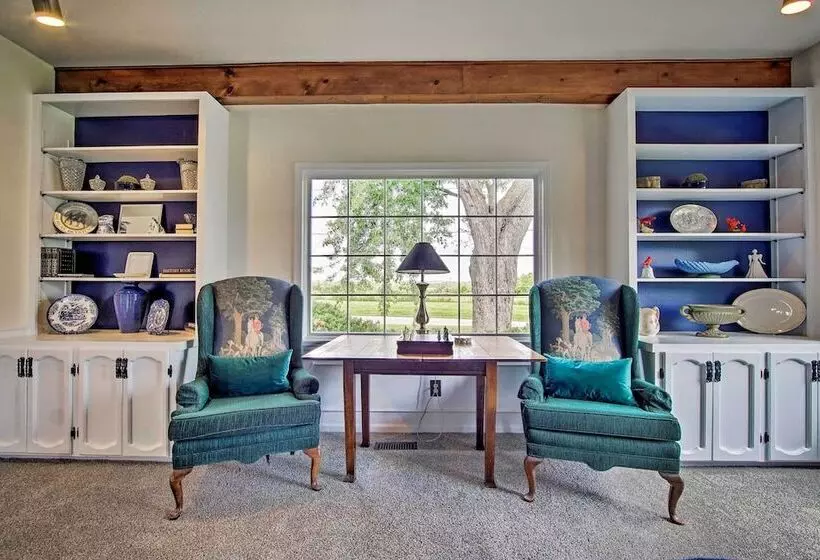 Remodeled Historic Farmhouse ~20 Mi To Kc!