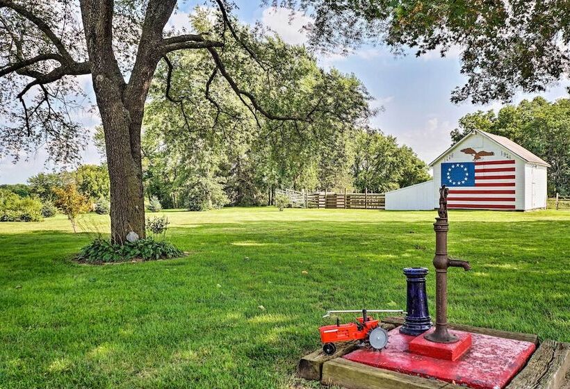Remodeled Historic Farmhouse ~20 Mi To Kc!