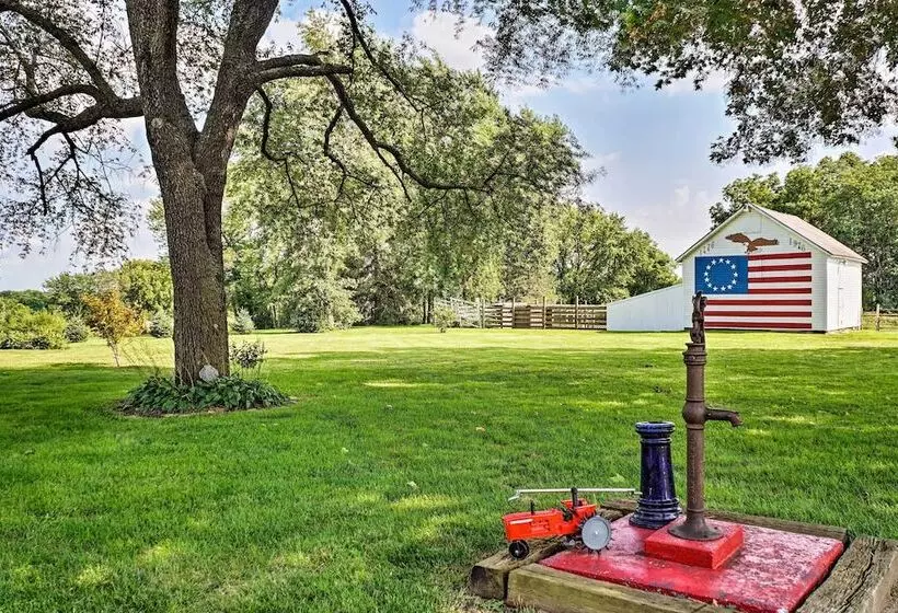 Remodeled Historic Farmhouse ~20 Mi To Kc!