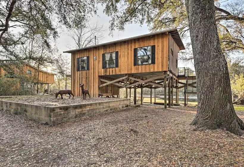 Fort White Retreat: Deck & River Access!