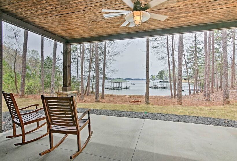 Lake Keowee Home With Balcony & Boat Dock!
