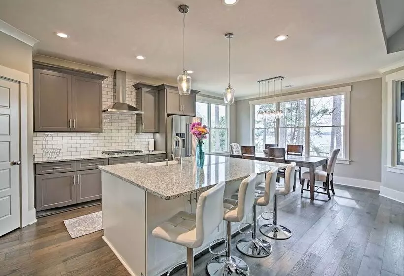 Lake Keowee Home With Balcony & Boat Dock!