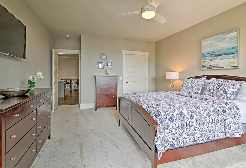 Lake Keowee Home With Balcony & Boat Dock!