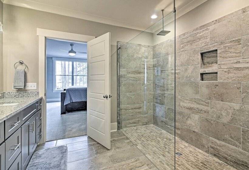 Lake Keowee Home With Balcony & Boat Dock!