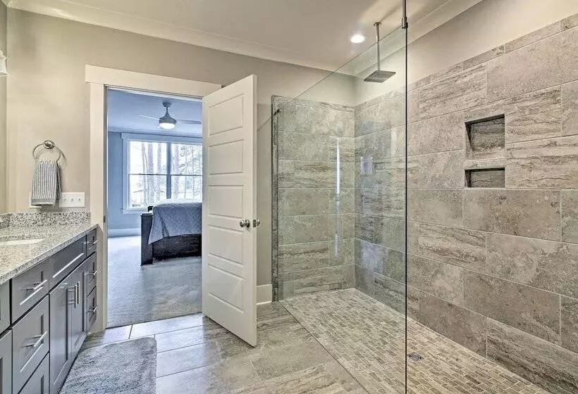 Lake Keowee Home With Balcony & Boat Dock!