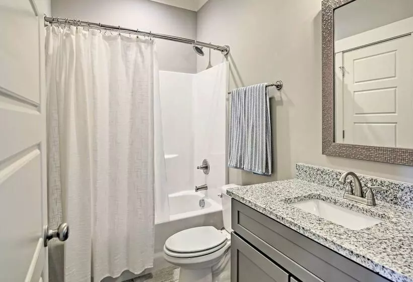 Lake Keowee Home With Balcony & Boat Dock!