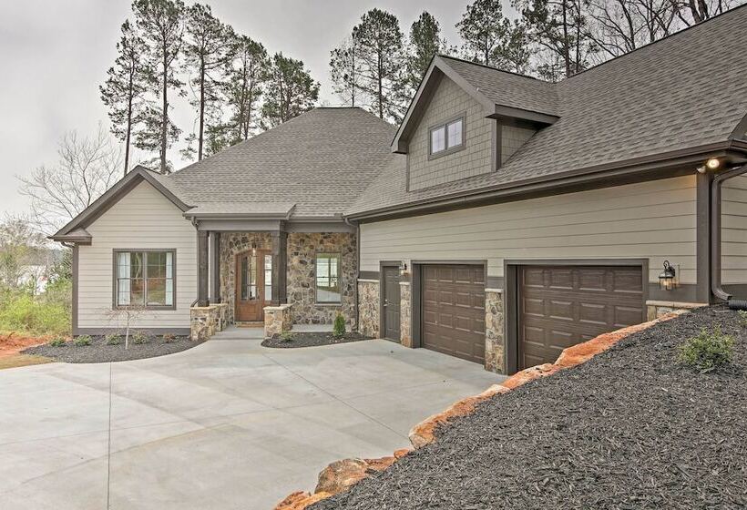 Lake Keowee Home With Balcony & Boat Dock!