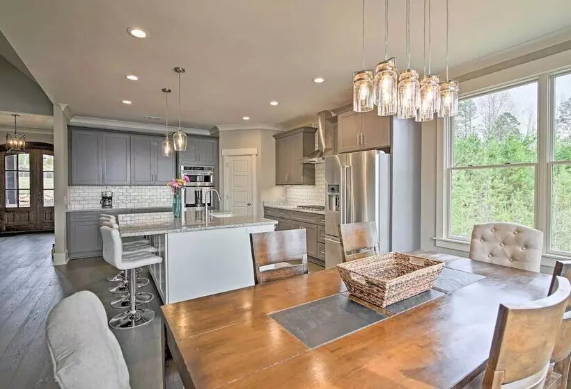 Lake Keowee Home With Balcony & Boat Dock!