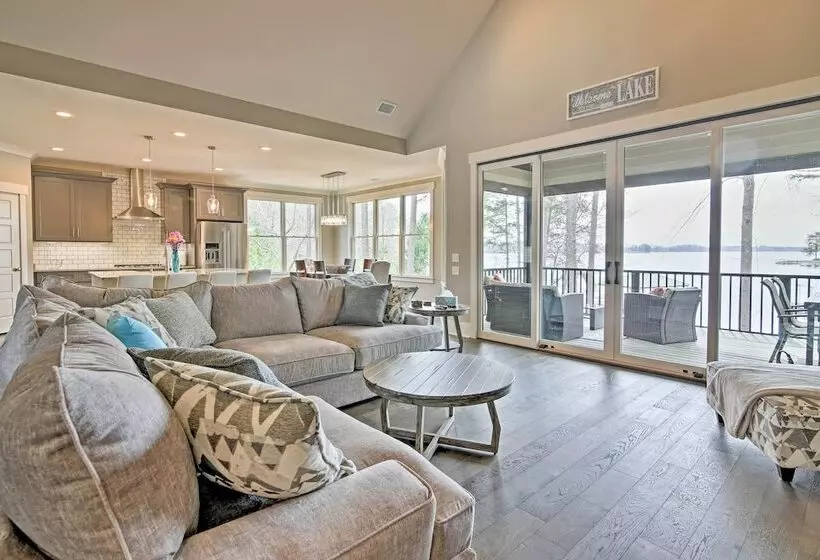 Lake Keowee Home With Balcony & Boat Dock!